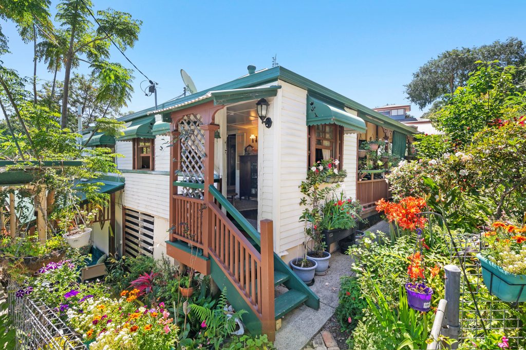 28 WOODGEE STREET | Kollosche